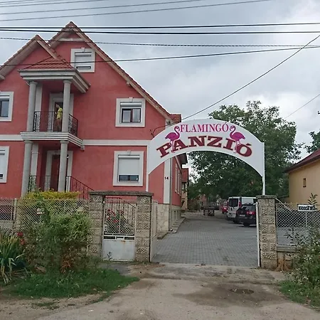 Flamingo Panzio Bed & Breakfast *