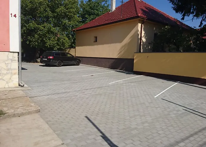 Flamingo Panzio לינה וארוחת בוקר Székesfehérvár